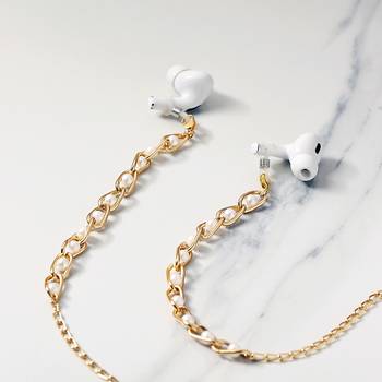 White pearls with gloden links spectacles/air pods chain 1