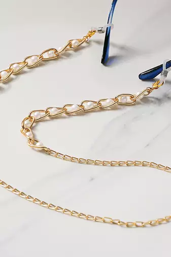White pearls with gloden links spectacles/air pods chain