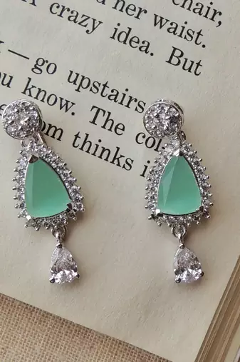 Delight silver plated mint stone necklace with studs