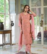 Divena peach floral print muslin embroidred kurta trouser with dupatta