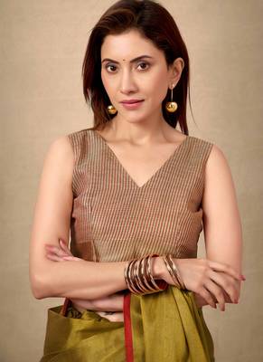 Green contrast weave pallu tissue silk saree with lining blouse 3
