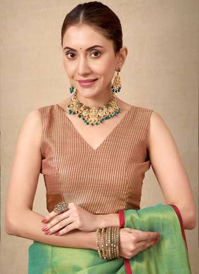 Light green contrast weave pallu tissue silk saree with lining blouse 4