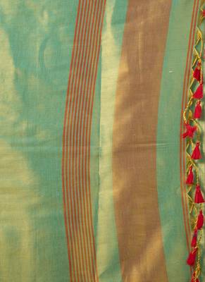 Light green contrast weave pallu tissue silk saree with lining blouse 5