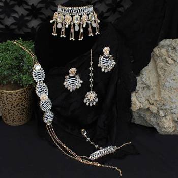 Pink wink full set with necklace, earrings, maangtikka, hathphool & waistbelt 4