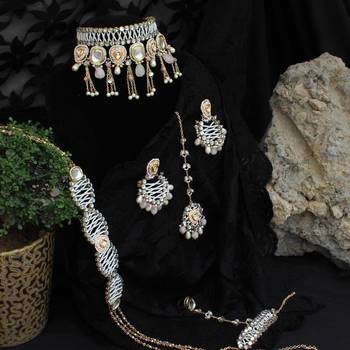 Pink wink full set with necklace, earrings, maangtikka, hathphool & waistbelt 5