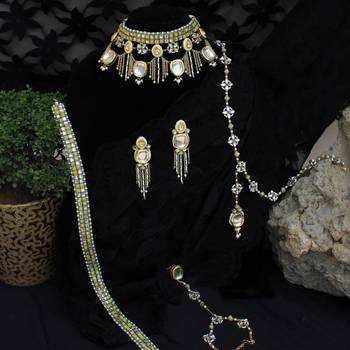 Minty winty full set with necklace, earrings, hathphool, maangtikka & waistbelt 1