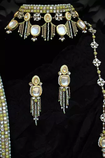 Minty winty full set with necklace, earrings, hathphool, maangtikka & waistbelt