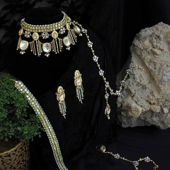 Minty winty full set with necklace, earrings, hathphool, maangtikka & waistbelt 5