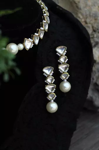 Triangle    mangle full set with necklace and earrings
