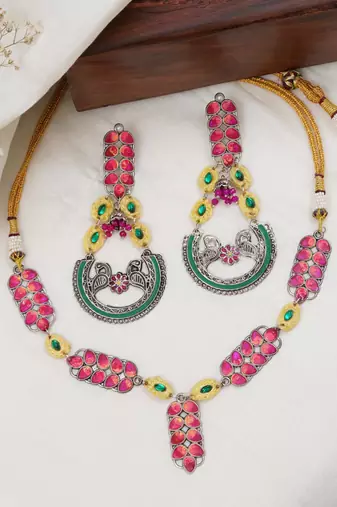 Vintage charm jewelry set with necklace, earrings & waistbelt