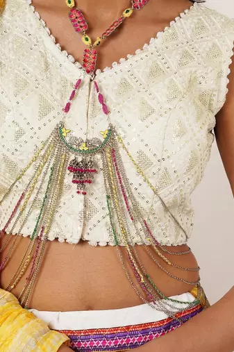 Vintage charm jewelry set with necklace, earrings & waistbelt