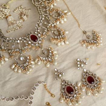 Regal bridal jewelry set: necklace, maangtikka, earrings, hathphool, anklet & maangtikka 1