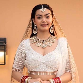 Regal bridal jewelry set: necklace, maangtikka, earrings, hathphool, anklet & maangtikka 2
