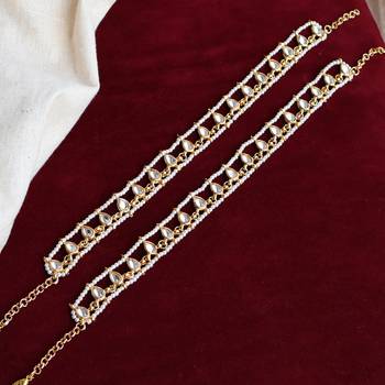 Regal bridal jewelry set: necklace, maangtikka, earrings, hathphool, anklet & maangtikka 4