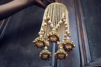 Adorned symmetry kaleere 3