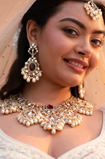 Regal bridal jewelry set: necklace, maangtikka, earrings, hathphool, anklet & maangtikka
