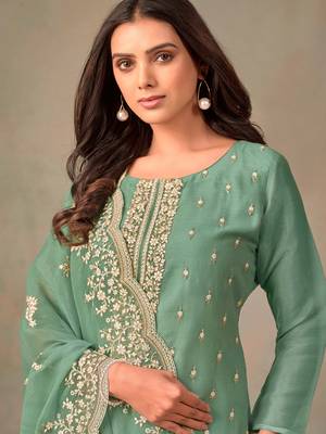 Green embroidered sequins resham zari work organza salwar kameez 2