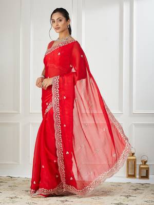 Red embroidered silk blend saree 3