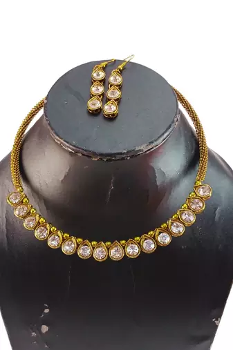 Free size brass white stone stud hasli