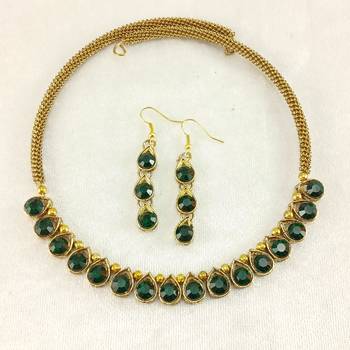 Free size brass dark green stone stud hasli 1