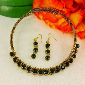 Free size brass dark green stone stud hasli 2