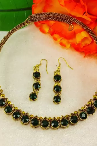 Free size brass dark green stone stud hasli