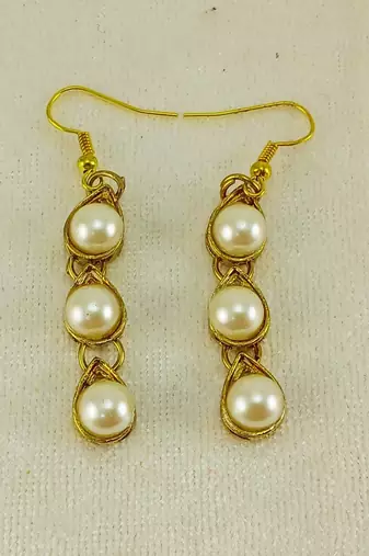 Free size brass white moti stud hasli