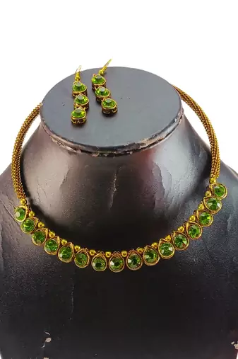 Free size brass mehndi stone stud hasli