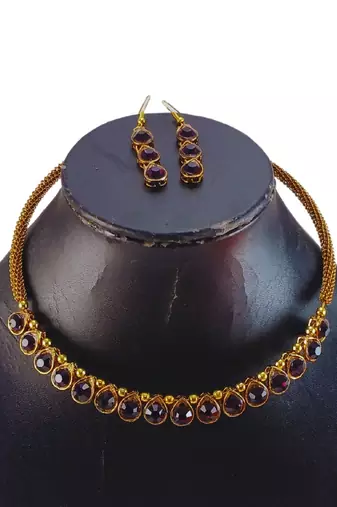 Free size brass baingani stone stud hasli