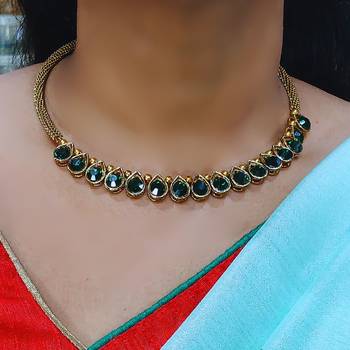 Free size brass dark green stone stud hasli 5