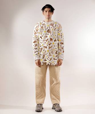 3d flower quilted crepe fabric White sweatshirt 1