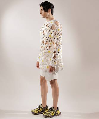 3d flower quilted crepe fabric White sweatshirt 2