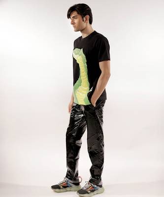 Green dinosaur quilted black cotton t-shirt 3