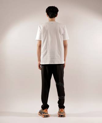 White abstract quilted t-shirt 4