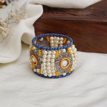 Vintage look pearl and beaded bangle 1