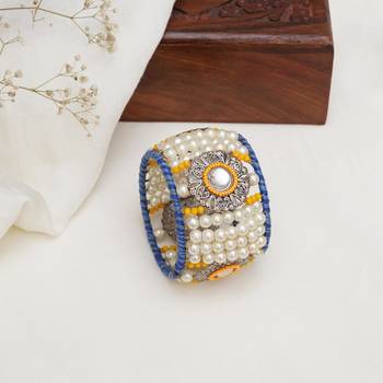 Vintage look pearl and beaded bangle 3