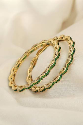Traditional gold bangle with green stones size 2'7