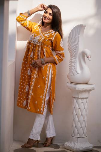 Simer-chikankari-angrakkha-kurta