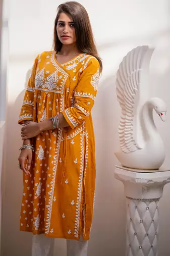 Simer-chikankari-angrakkha-kurta