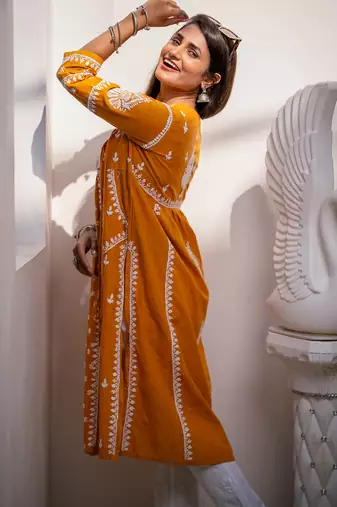 Simer-chikankari-angrakkha-kurta