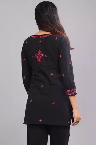 Maneka-chikankari-top
