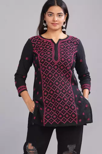 Maneka-chikankari-top