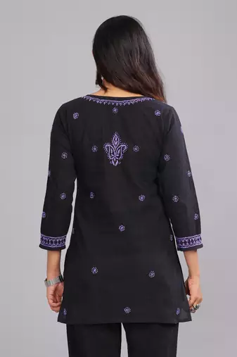 Momina-chikankari-cotton-top