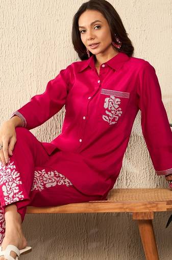 Women pink silk blend solid embroidered regular coord sets