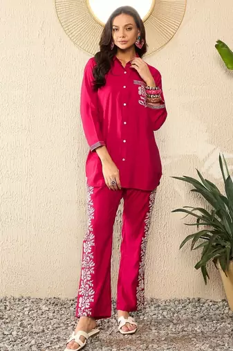 Women pink silk blend solid embroidered regular coord sets