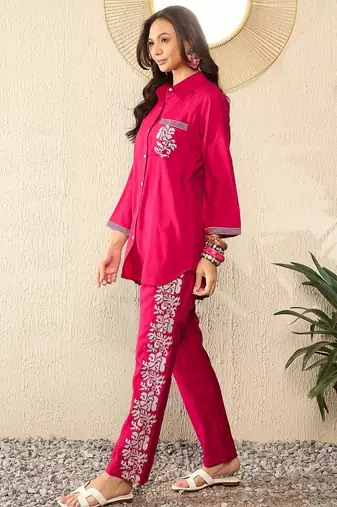 Women pink silk blend solid embroidered regular coord sets