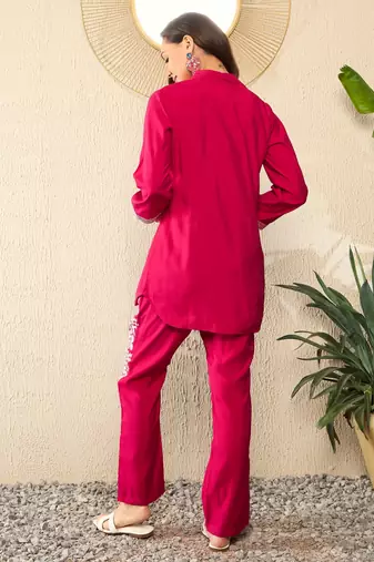 Women pink silk blend solid embroidered regular coord sets
