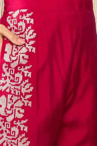 Women pink silk blend solid embroidered regular coord sets