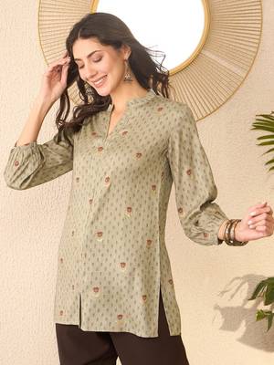 Women grey cotton blend floral printed regular top 3
