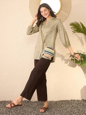 Women grey cotton blend floral printed regular top 5